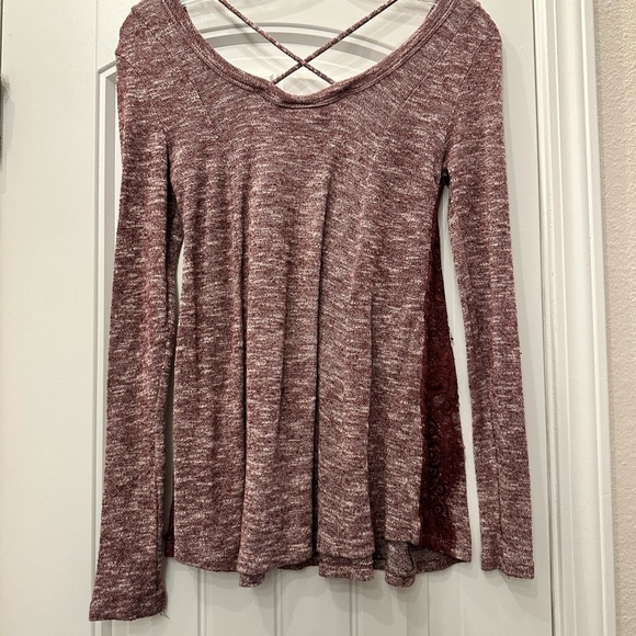 Flowy Lace Top - Picture 2 of 4